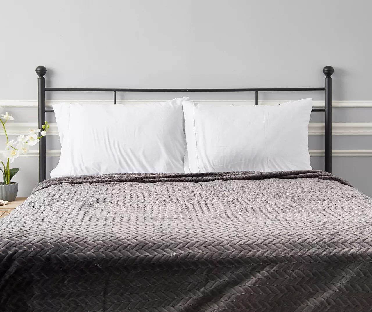 Atmosphere Gray Zigzag-Embossed Velvet King Blanket 7 Atmosphere Gray Zigzag-Embossed Velvet King Blanket - Image 5